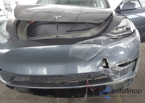 2023 Tesla Model Y Awd/Long Range Dual Motor All-Wheel Drive z USA, uszkodzony, nr VIN 7SAYGDEE3PA121904